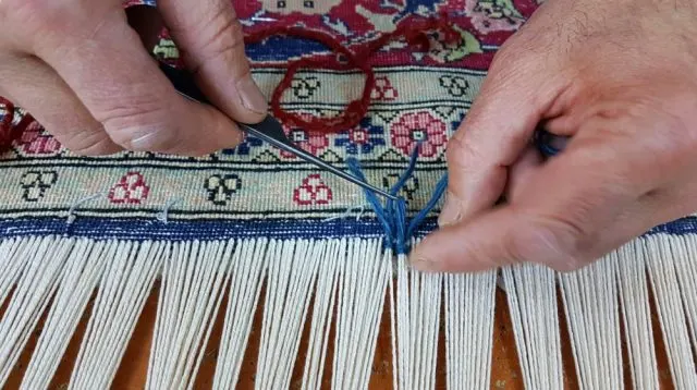 sultanahmet-hali-tamircisi-ahmet-bayrakdar-usta-istanbul